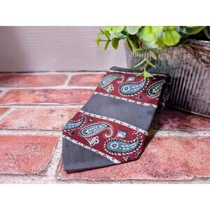 Vintage Bugle Boy Company 100% Italian Silk Men’s Neck Tie Made In USA Paisley